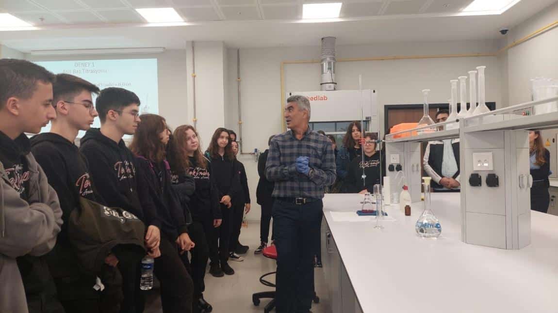 Marmara Üniversitesi'nde Kimya Laboratuarlarında Deney İle Uygulamalı Ders Yaptık.