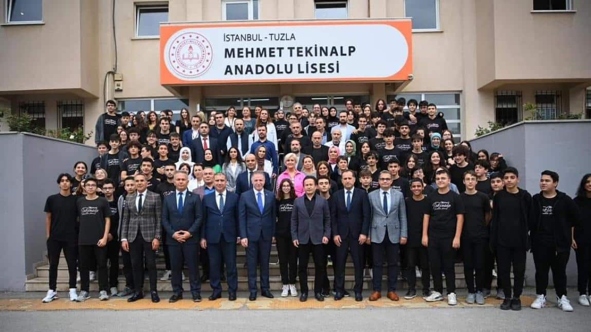 İstanbul Valimiz Sayın Davut GÜL, Tuzla Kaymakamımız Sayın Ümit Hüseyin GÜNEY, Belediye Başkanımız Sayın Dr. Şadi YAZICI, İlçe Milli Eğitim Müdürümüz Sayın Metin ÇANGIR okulumuzu ziyaret ettiler.