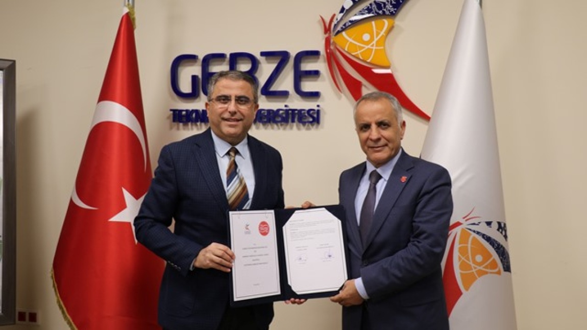 Mehmet Tekinalp Anadolu Lisesi ile Gebze Teknik Üniversitesi arasında eğitimde işbirliği protokolü imzalandı.