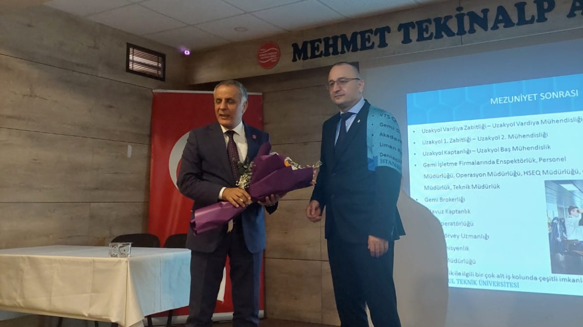 İstanbul Teknik Üniversitesi  Denizcilik Fakültesi Dekanı Sayın  Prof.Dr. Özcan Arslan, 12 sınıf öğrencilerimiz ile bir araya geldi.